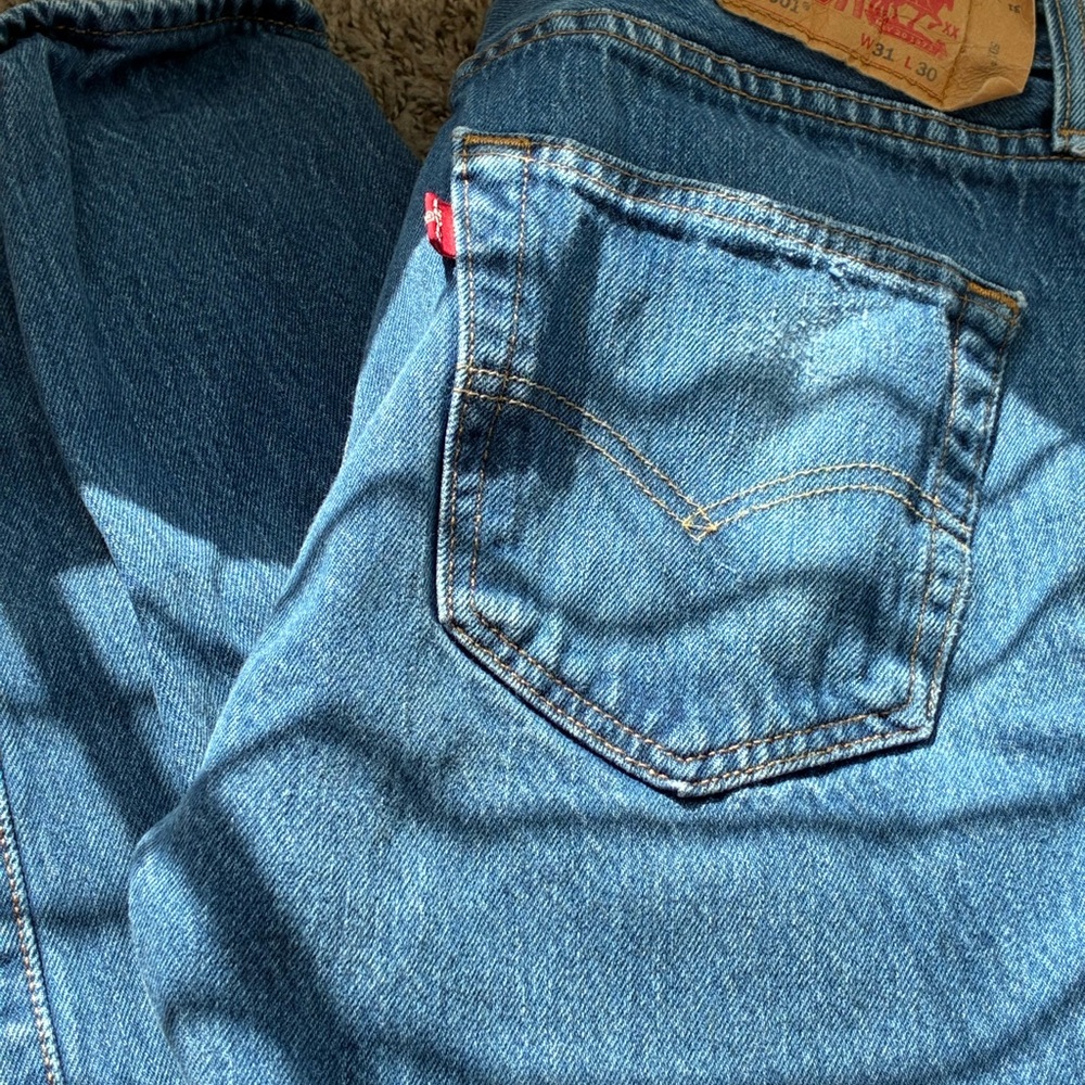 Levi's Classic Blue Jeans with Signature Pocket